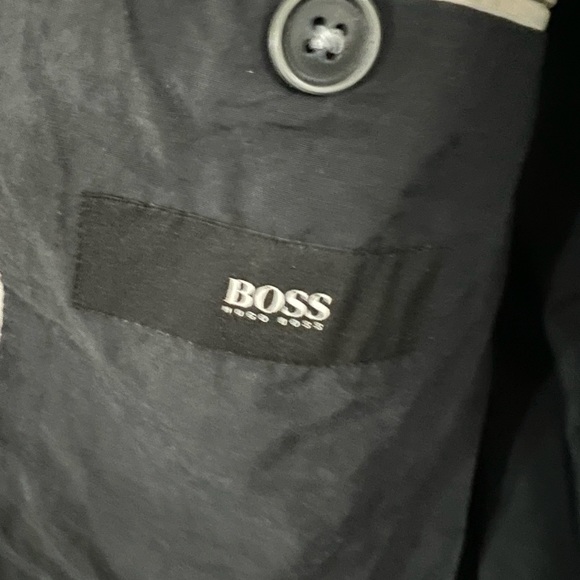 Hugo boss suit - Picture 3 of 3